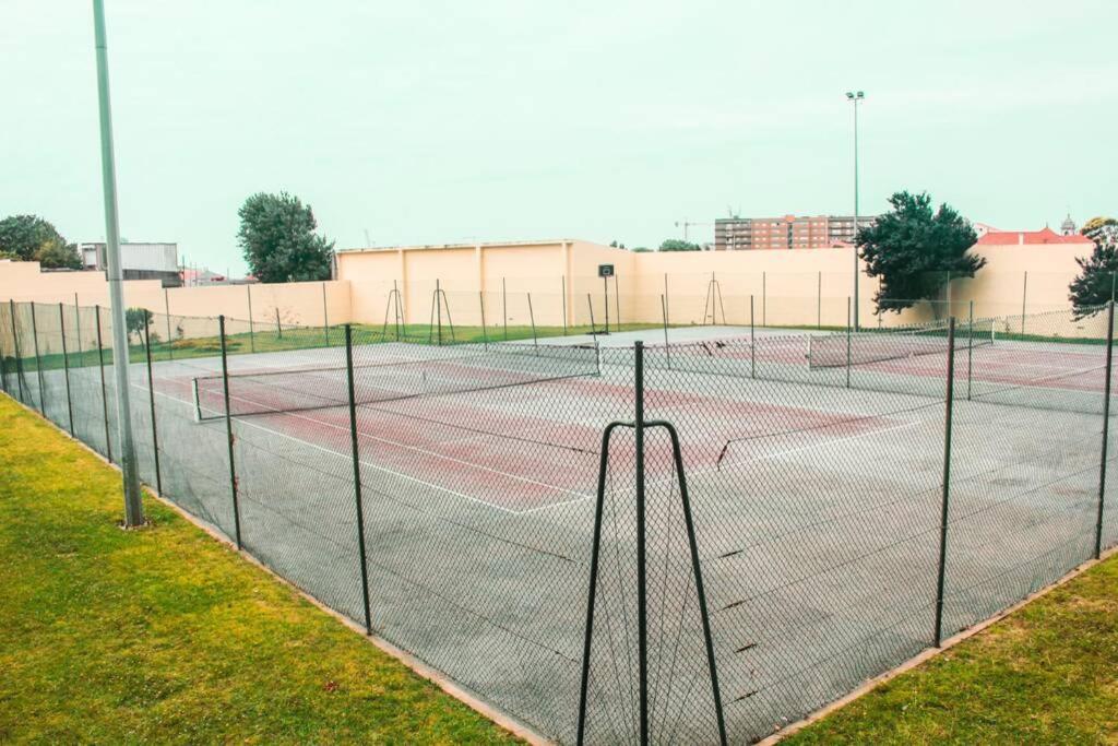Refugio Louro • Gym - Pool - Tennis レサ・ダ・パルメイラ エクステリア 写真